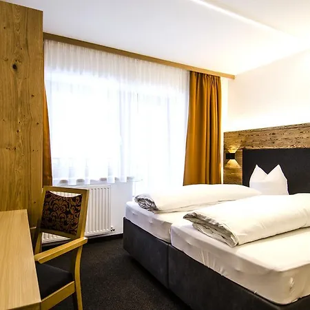 Garni Persutt 3*