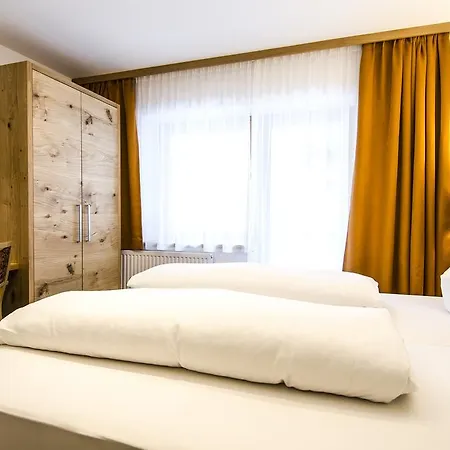 Otel Garni Persutt 3*