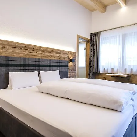 Hotel Garni Persutt 3*